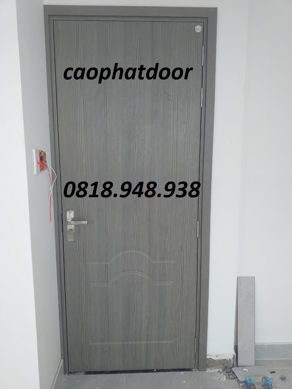 Cửa nhựa Composite thi công tại công trình.